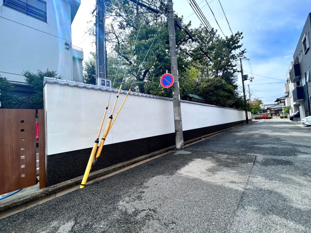 明石岩屋神社　北面塀修繕工事 モルタル塗り 基礎部　洗い出し工事