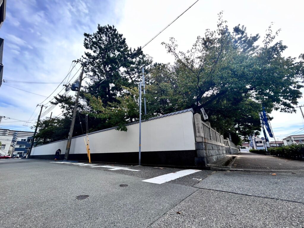 明石岩屋神社　北面塀修繕工事 モルタル塗り 基礎部　洗い出し工事